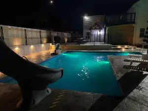 Spacious Home Near Ark, Perfect for 12 Guests
