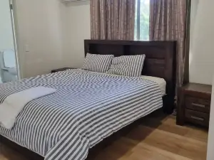 Modern 3 bed house in a quiet acreage