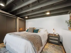 Cozy 1-bedroom loft apartment with AC and WiFi in charming Wabash