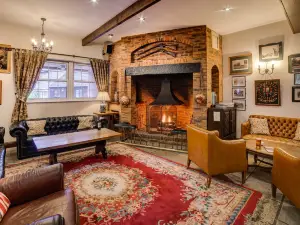 Fox & Hounds Country Hotel