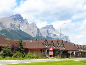 Canmore Inn & Suites