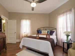 Southern Porch Charmer - Walk to Downtown Main Street and Waterfront!