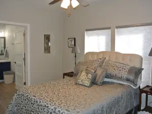 Cozy Bunglow Centrally Located