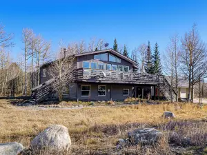Quiet Alma Home w/ Deck - 20 Mi to Breckenridge!