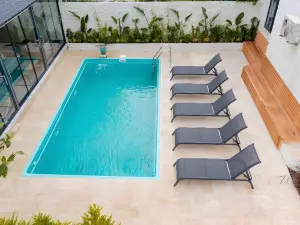 Mrt Suites Lara