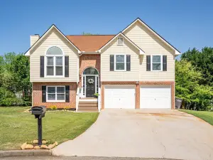 18 Huntcliff Dr, Cartersville