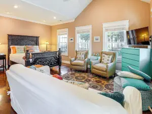 Heart of Historic Chickamauga! Chic Studio w/ Pool