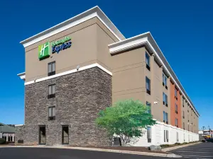 โรงแรม Holiday Inn Express & Suites Greensboro-(I-40 Wendover) บาย IHG