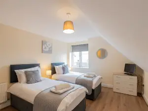2 Bedroom Penthouse, Clockhouse, Hoddessdon