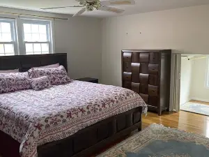 Cozy Family-Friendly CAPE COD Escape with King bed and Beach Pass