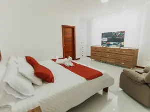 Suite w/Outdoor pool and Kitchenette