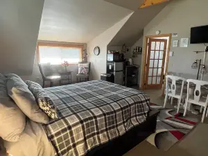 The Cozy Clifftop View, LLC