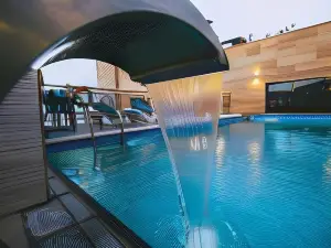 Iridium 70 Hotel