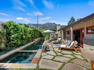 Luxurious Pool and Mountain Views - Stunning Retreat
