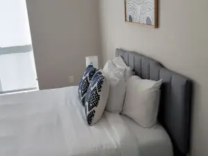 Spacious Home with Hot Tub and Fitness Center - Stylish Tranquil Retreat