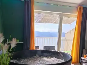 Apartment Sutalo with Hot Tub