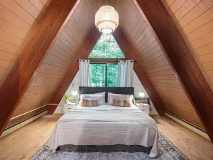 Modern Aframe with Hot Tub and Lake Access