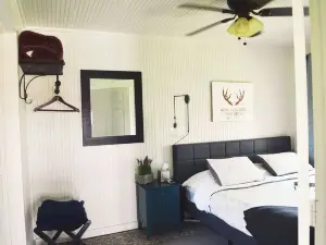 RANCH LIFE!  Guest House on Ranch with Pool & Hot Tub