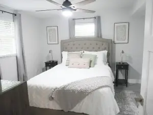 Cozy 1 bedroom suite-apartment.