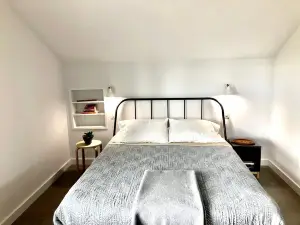 Sparkling Clean, Chemical Free Ultra-Modern Bay View Loft. Superb Location.