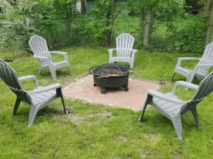 Fire Pit, Outdoor Dining, and Full Kitchen - Charming Family Haven