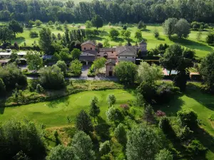 HouSmart Luxury Suite Golf Club
