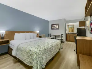 HomeTowne Studios by Red Roof Buffalo - Niagara Airport