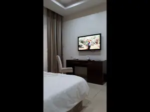Full Moon Hotel-Guest Room