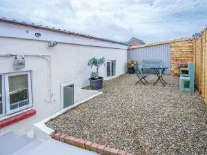 Clouds - 1 Bedroom Holiday Home - Milford Haven