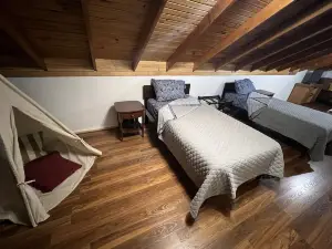 Peaceful cabin on 10 acres w/ pond - close to Prairie Creek Reservoir