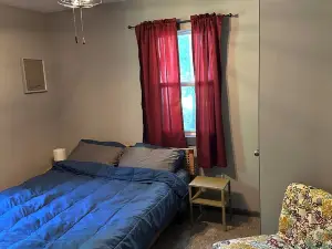 Chute Pond Chalet: Charming 4-Bed Lakefront Cottage on Chute Pond