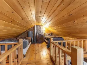 Rustic Cabin at Crooked Creek