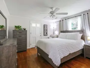 Hickory Haven w/ Home Gym & Quiet Backyard Porch