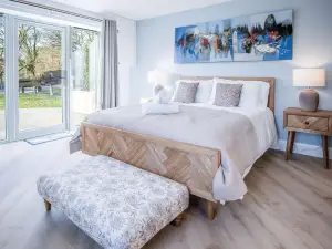 Suite 9 - Sleeping Giant Hotel - PEN Y CAE Inn