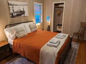 Updated Cuba Lake Retreat. Pontoon Available