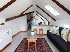 The Habit Guesthouse
