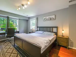Gateway to DC, Waterfalls & More! Mclean Apartment