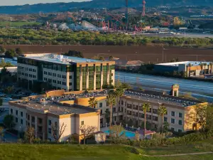Courtyard Santa Clarita Valencia