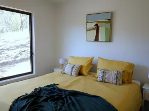 Peaceful Bush Retreat in renovated lodge