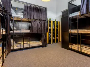 Bee Hostel