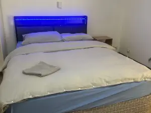 Cozy room near airport