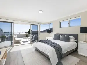 Panoramic Water View Apartment