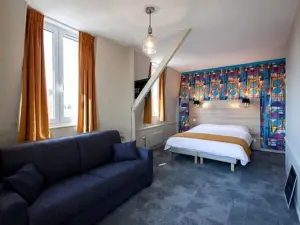 โลจิส โฮสเทลลีรี ดู มาร์เช