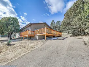 Modern Mtn Home w/ Sports Court, Near Alto Lake!