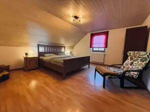 Quiet 5-bedroom house with garden and terrace