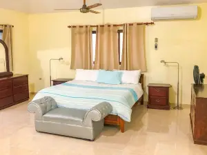 VIP - "Villa Infinito"Bani's Beachside Mansion!