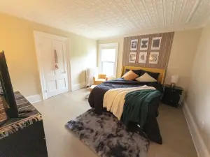 Minimal & Cozy Victorian Private Room in Downtown Skowhegan