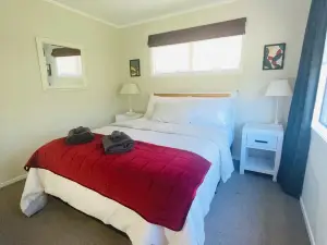 3 Bdroom two-level townhouse close to Devonport