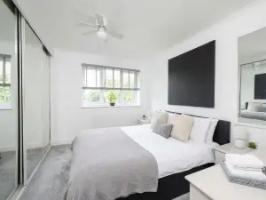 Comfortable 2 Bedroom Home with Parking in Taunton
