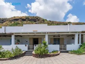 Villa Ginestra Sulla Spiaggia di Stromboli